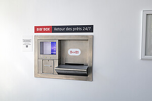 L'automate de retour de livres BIB'BOX permet de rendre ses documents 24h/24 et 7j/7. Crédit photo : Catherine Schröder